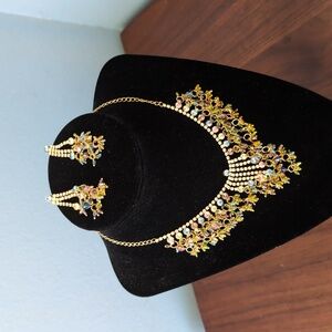 Crystal and beaded gold tone necklace with matching dangling earrings. NWOT